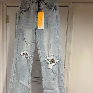Light Blue Distressed Women Jeans size 5/27. Inseam 28, rise 11 inch